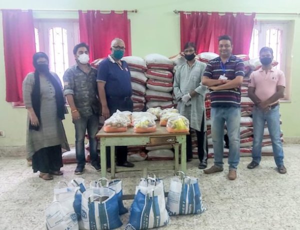 पूर्व केंद्रीय मंत्री सुबोधकांत सहाय की पहल,अखिल भारतीय कायस्थ महासभा ने जरूरतमंदों को बांटे खाद्य सामग्री