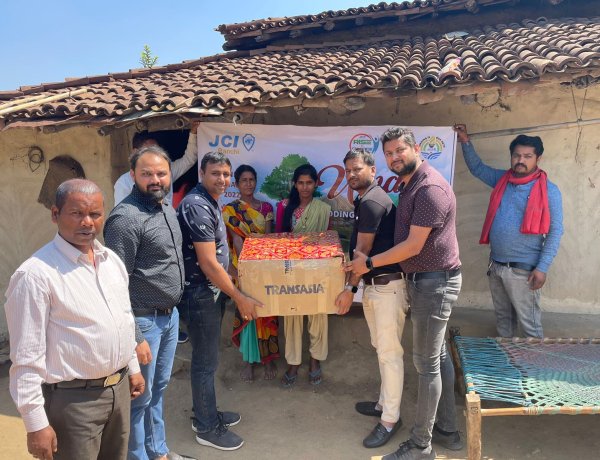 उमंग योजना के तहत जेसीआई रांची ने जरूरतमंदों के बीच बांटे वेडिंग किट