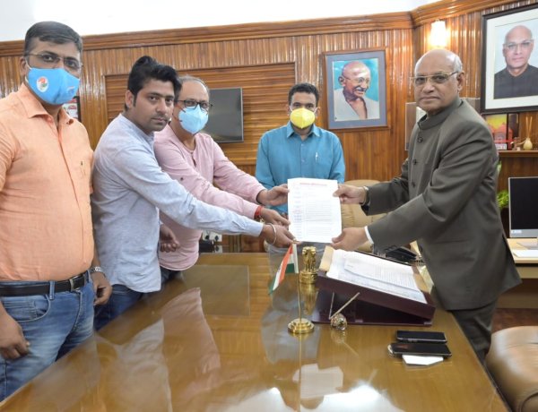 पत्रकार हित में मांगों को लेकर द रांची प्रेस क्लब का प्रतिनिधिमंडल मिला राज्यपाल से, सौंपा ज्ञापन