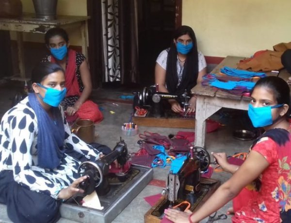 कोरोना से जंग जीतने में जुटी हैं करनौती की साहसिक महिलाएं