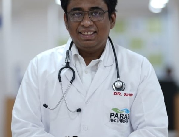 स्क्रब टाइफ़स और जानलेवा ज्वर से ग्रसित मरीज़ का पारस एचईसी अस्पताल में सफल इलाज।