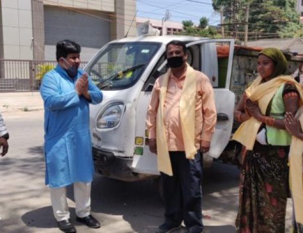 अजय राय ने कोरोना योद्धाओं को किया सम्मानित