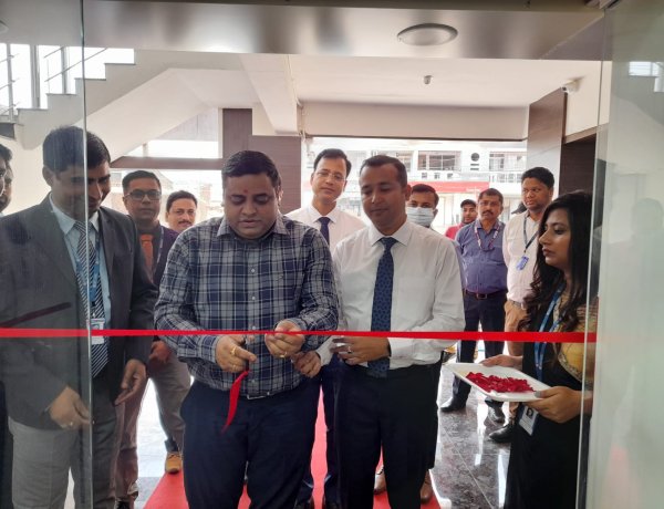 एचडीएफसी बैंक की मोरहाबादी शाखा का शुभारंभ, नगर आयुक्त ने किया उद्घाटन