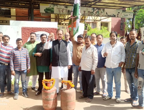 महंगाई पर रोक लगाने में विफल मोदी सरकार को सत्ता में बने रहने का कोई औचित्य नहीं : सुबोधकांत सहाय