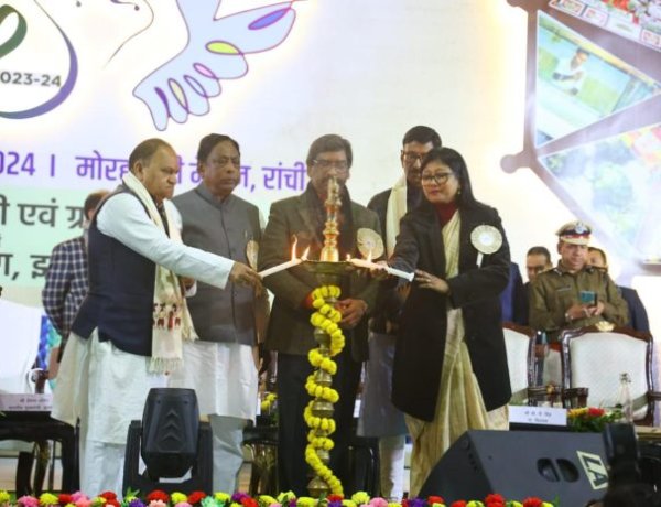 खादी केवल वस्त्र नहीं बापू के विचारों से जुड़ा है, खादी मेला के उद्घाटन पर बोले CM