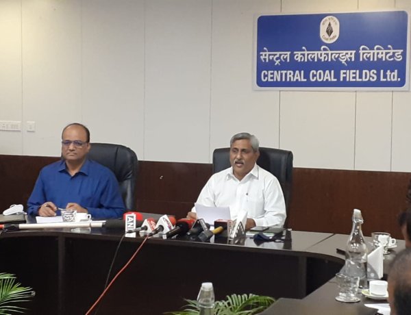 सीसीएल ने 68.85 मिलियन टन कोयला उत्पादन कर बनाया कीर्तिमान,नित नई उपलब्धियां हासिल कर रहा सीसीएल : पीएम प्रसाद