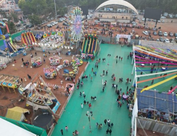 राष्ट्रीय खादी एवं सरस महोत्सव के चौथे दिन भी जमकर हुई ख़रीदारी