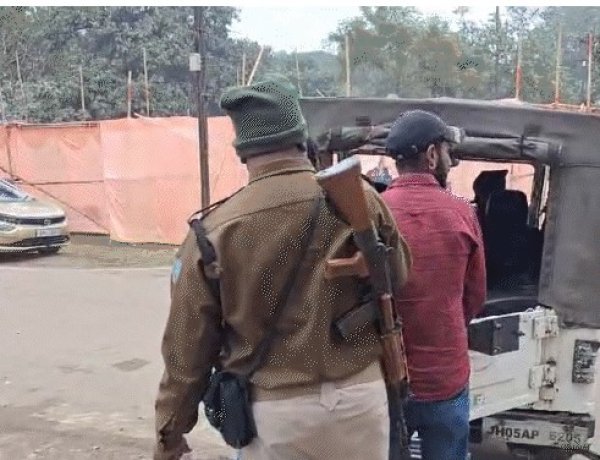 जमशेदपुर में युवक की पीटकर हत्या, लोगों ने थाने को घेरा