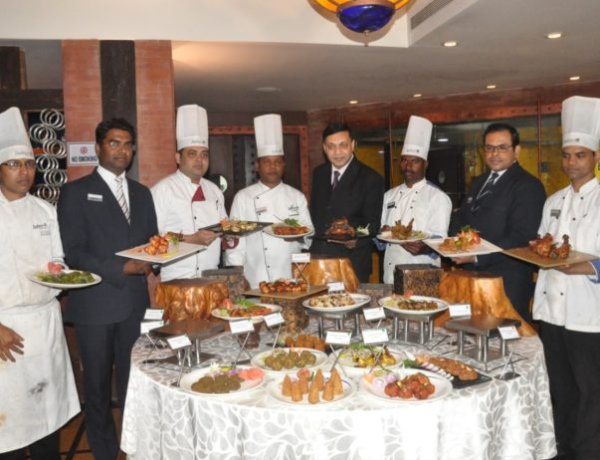 होटल रेडिसन ब्लू में देशी-विदेशी फूड फेस्टिवल का शुभारंभ