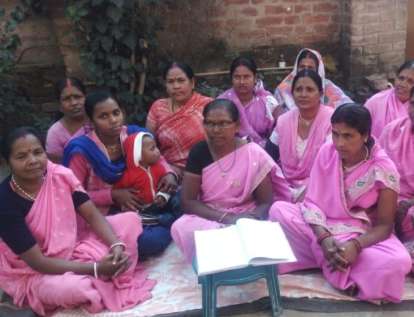 मानव तस्करी के खिलाफ नारी शक्ति सेना (गुलाबी गैंग) का राजभवन के समक्ष धरना आठ को
