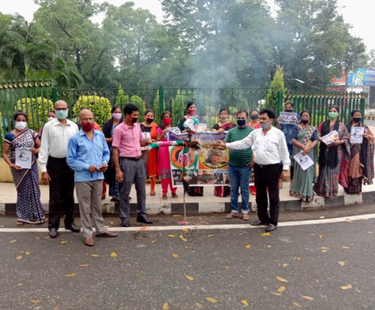 अखिल भारतीय क्षत्रिय महासभा ने फूंका संजय राउत का पुतला