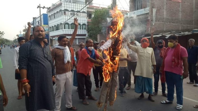 पप्पू यादव की गिरफ्तारी के विरोध में मुख्यमंत्री का पुतला दहन किया गया