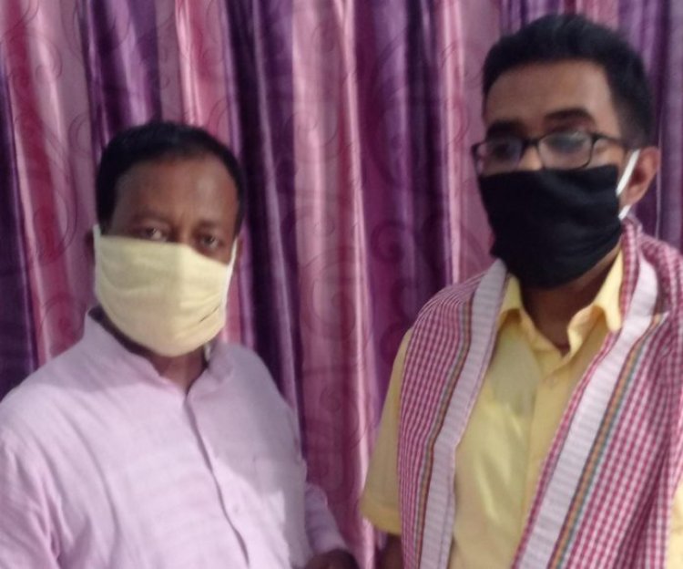 नव पदस्थापित प्रखंड विकास पदाधिकारी का अंग वस्त्र से स्वागत: प्रकाश राम पटवा