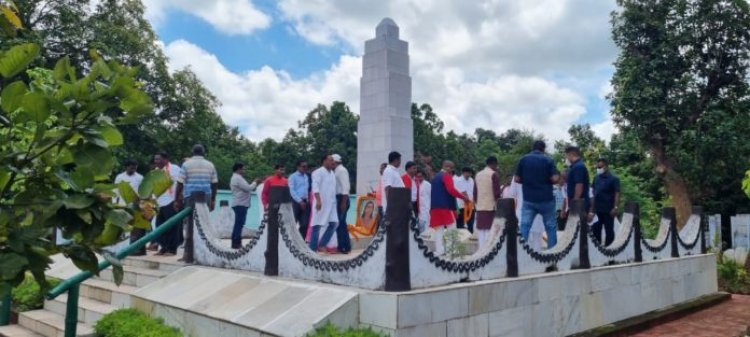 झारखंड के वीरों की गाथा कहता है सेरेंगसिया घाटी का शहीद स्मारक