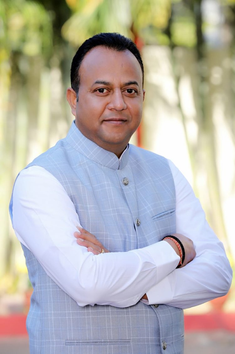 कोरोना संक्रमण से बचाव के लिए टीकाकरण केन्द्र की संख्या बढ़ाए सरकार: नवीन जायसवाल