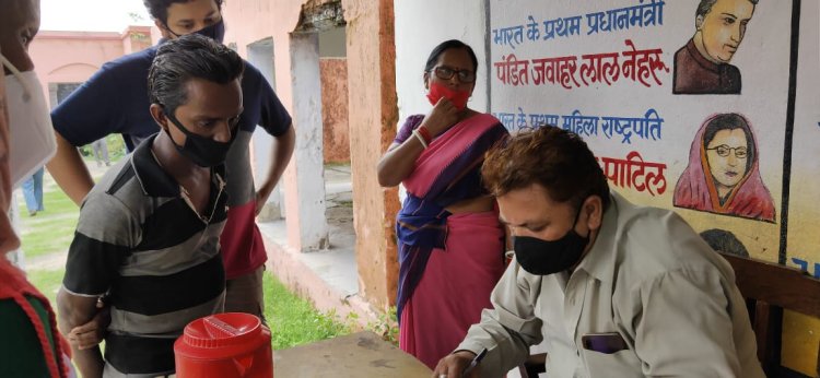 सिंदरी बस्ती में चलाया गया स्वास्थ्य जांच अभियान
