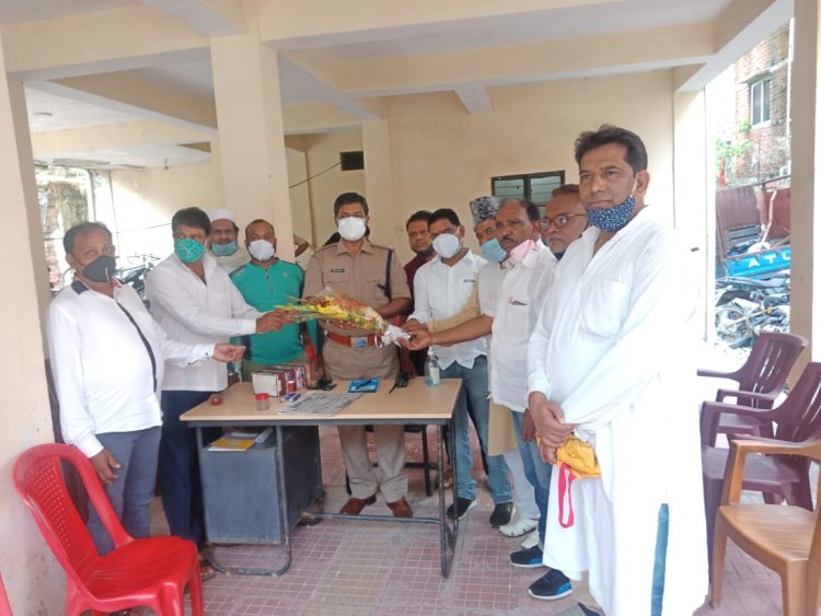 सर्व धर्म सद्भावना समिति ने नवनियुक्त थाना प्रभारी का किया अभिनंदन