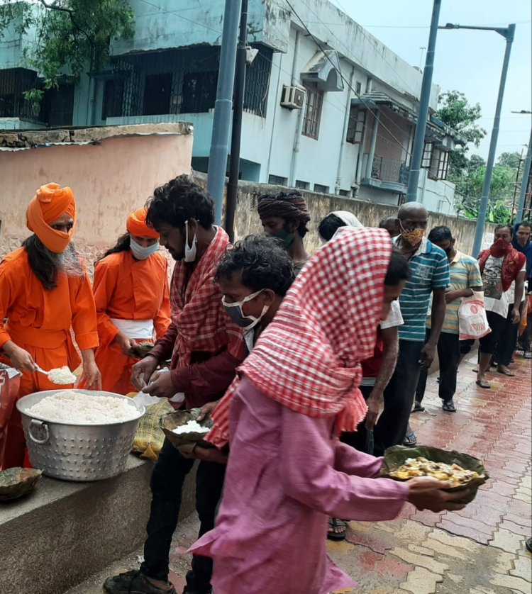 कोरोना काल में आनन्द मार्ग का सेवा कार्य अनवरत जारी