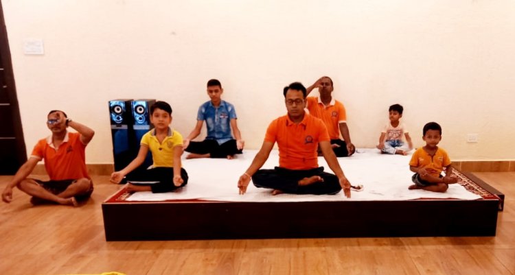 महर्षि सेवा संस्थान में योगाभ्यास शिविर का आयोजन, सभी आयु वर्ग के लोगों ने किया योग
