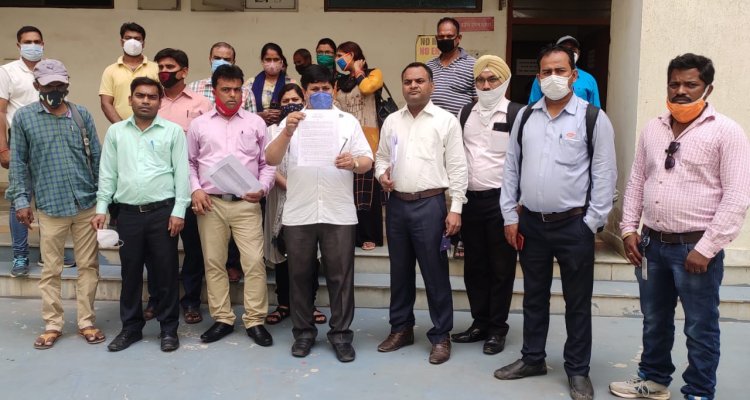 नियम विरुद्ध शुल्क वसूलने वाले निजी स्कूल प्रबंधन पर होगी कार्रवाई : उपायुक्त