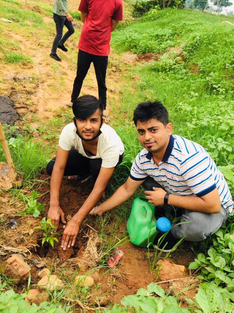 गुरुनानक सेवक जत्था ने ब्रम्हाकुमारी आश्रम में किया पौधारोपण