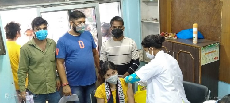 युवा रांची महानगर रामनवमी पूजा समिति के सौजन्य से लोगों को दिलाया गया कोरोना का टीका