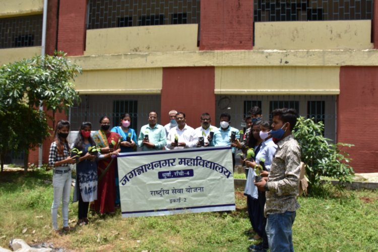 जगन्नाथ नगर कॉलेज धुर्वा में एनएसएस ने किया पौधारोपण
