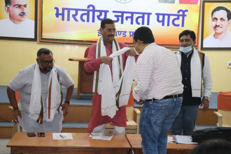 आर्थिक मामलों के विशेषज्ञ राष्ट्रहित में सहयोग करें : दीपक प्रकाश