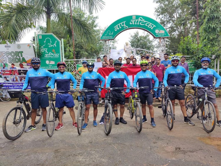 सायक्लोपीडिया ग्रुप को मनाली से लेह की ‘अनमोल एवं फिट ए-एफ साईकल अभियान’ के लिए झंडी दिखाकर रवाना किया गया