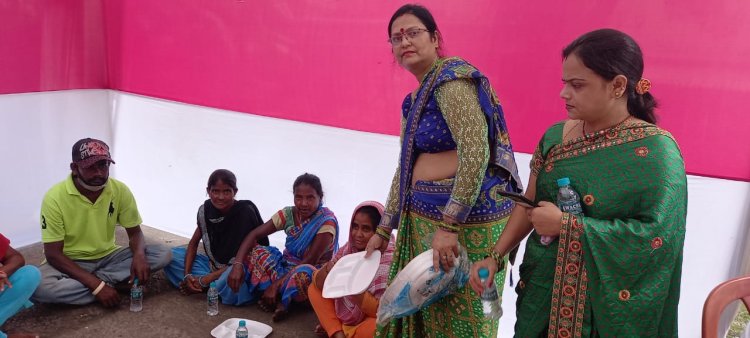 वीरांगना गोलमुरी मंडल की ओर से सफाईकर्मियों को किया गया सम्मानित