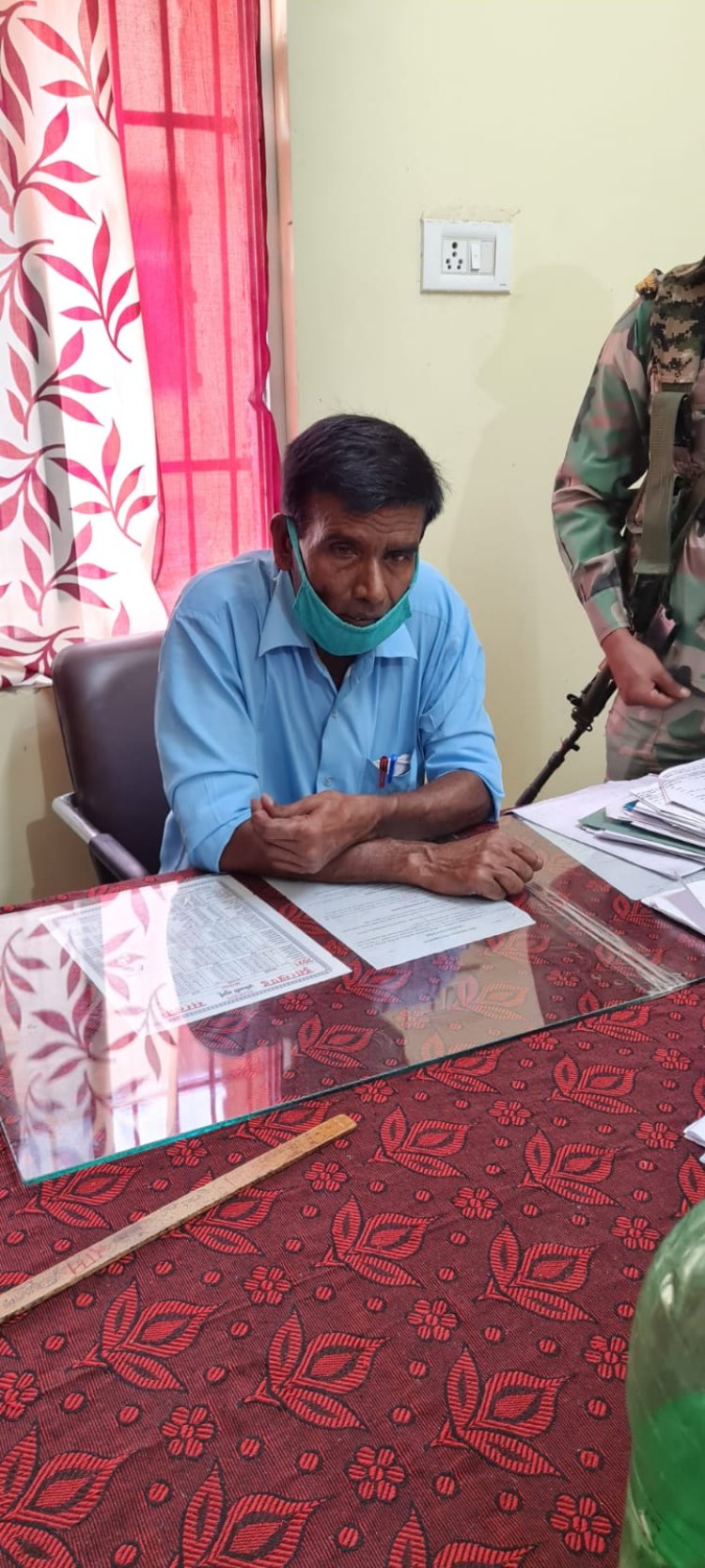 ACB ने बहरागोड़ा के अंचल निरीक्षक चन्द्रमा राम को पाँच हज़ार रूपया घूस लेते रंगे हाथ गिरफ़्तार किया