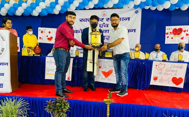 डॉ. अजय छाबड़ा “द मोस्ट डेडिकेटेड एंड रेस्पोंसिबल पर्सन फाॅर द सोसाइटी” अवार्ड से सम्मानित