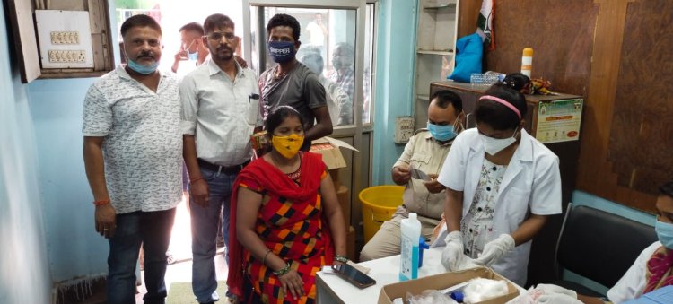 युवा रांची महानगर रामनवमी पूजा समिति व उदयशंकर ओझा मेमोरियल ट्रस्ट के सौजन्य से वैक्सीनेशन कैंप आयोजित