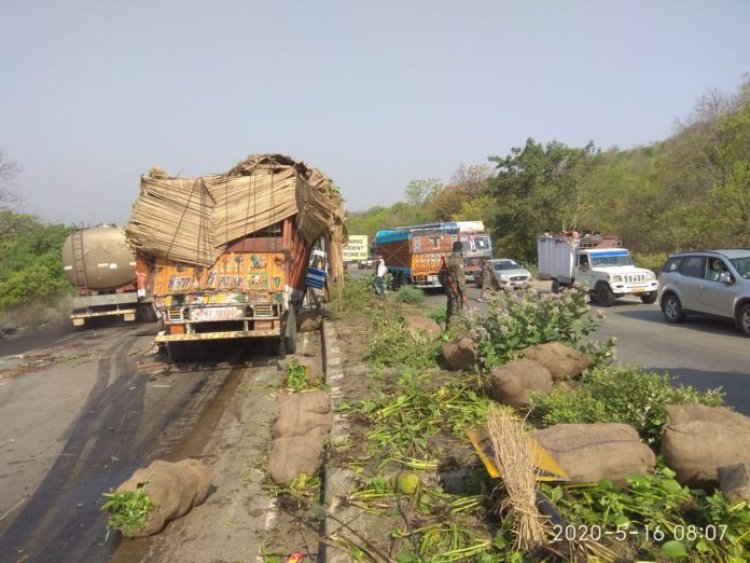 चौपारण के दनूआ घाटी मे 3 गाड़ियां आपस में टकराई,2 की हालत गंभीर, हज़ारीबाग रेफर