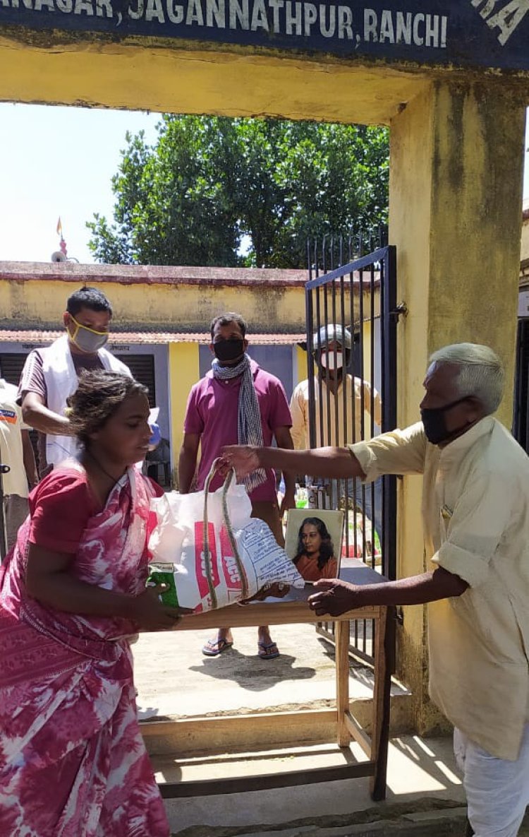 लाॅकडाउन-3 में योगदा सत्संग ने बढ़ाया सेवा का दायरा, पुलिस को भी दी सेवा सामग्री