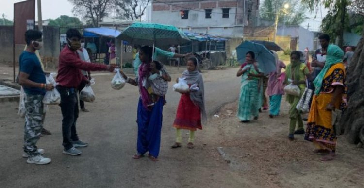 प्रोफेशनल कांग्रेस के सौजन्य से गरीबों को दिया गया खाद्यान्न