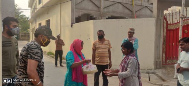 भाजपा युवा मोर्चा के नेता ने गरीबों के बीच बांटे अनाज और राहत सामग्री