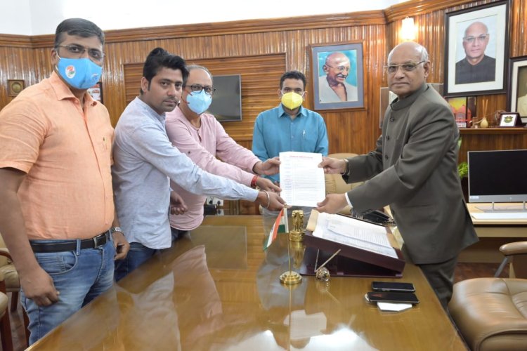 पत्रकार हित में मांगों को लेकर द रांची प्रेस क्लब का प्रतिनिधिमंडल मिला राज्यपाल से, सौंपा ज्ञापन