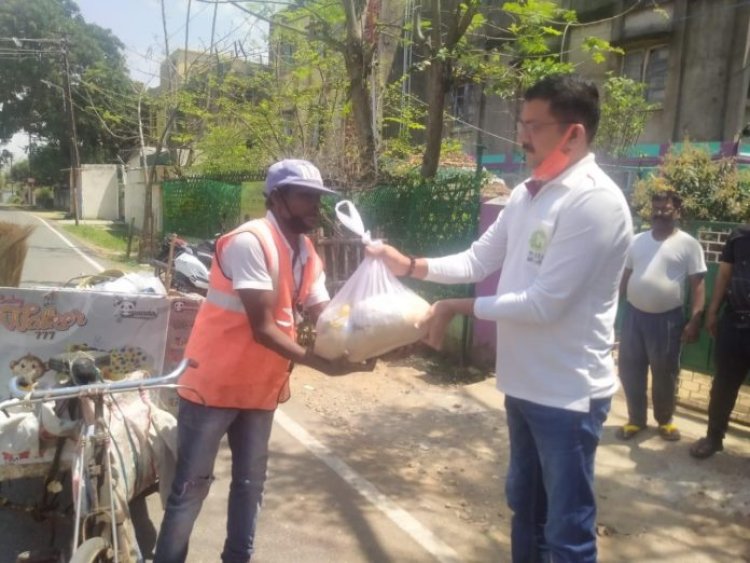 शिव शिष्य हरीन्द्रानंद फाउंडेशन ने जरूरतमंदों के बीच बांटे खाद्य पदार्थ