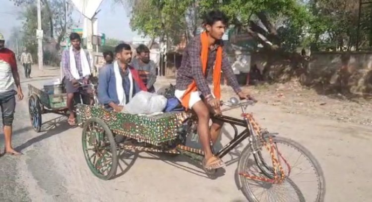 दिल्ली से रिक्शा चलाकर अपने परिवार के साथ बेगूसराय जा रहे मजदूरों ने सुनाई अपनी आपबीती….