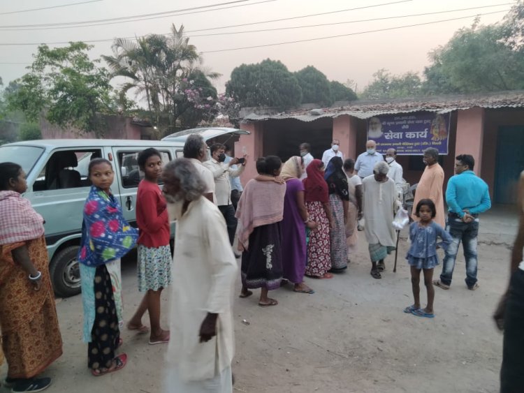 श्री कृष्ण प्रणामी ट्रस्ट द्वारा इंदिरा नगर कुष्ठ आश्रम में किया गया भोजन वितरण