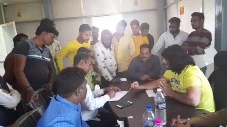 टोल प्लाजा मांडर में स्थानीय वाहनों से टोल टैक्स न लेने संबंधी ज्ञापन सौंपा