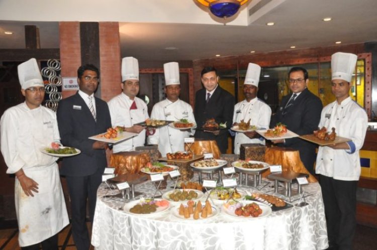 होटल रेडिसन ब्लू में देशी-विदेशी फूड फेस्टिवल का शुभारंभ