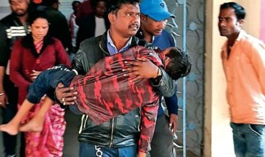 बच्चे के दिल में छेद था, अस्पतालाें ने आयुष्मान कार्ड होने के बाद भी नहीं किया इलाज; पिता की गोद में दम तोड़ा