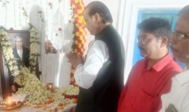 ठाकुर गांव के समाजसेवी स्व.भुवनेश्वर पांडेय के श्राद्धकर्म में शामिल हुए पूर्व केंद्रीय मंत्री सुबोधकांत सहाय