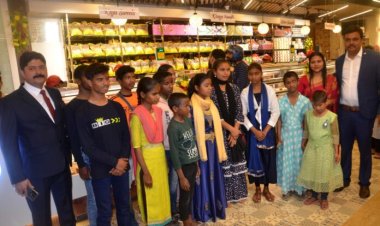 दिव्यांग बच्चों ने किया श्री भोला मिष्ठान के चौथे आउटलेट का उद्घाटन, मिठाईयों के साथ रेस्ट्रो में फूड वैरायटी की बड़ी रेंज