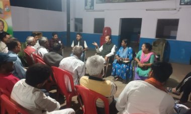 खलारी के एसीसी सीमेंट फैक्ट्री के सेवानिवृत्त कामगार मिले सुबोधकांत सहाय से