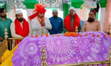 आदित्य विक्रम जयसवाल ने की रिसालदार बाबा के दरगाह पर चादरपोशी