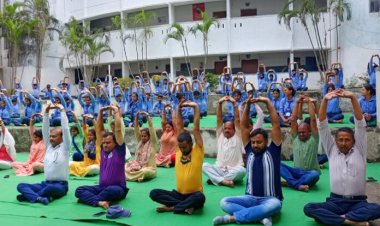 कैंब्रिज ग्रुप के संस्थानों में मना योग दिवस