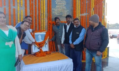 प्रियंका गांधी वाड्रा की जन्मदिन के अवसर पर झारखंड प्रदेश कांग्रेस कमिटी के पूर्व सचिव ने दिव्यांग बच्चों के बीच खाद्य सामग्री बांटे